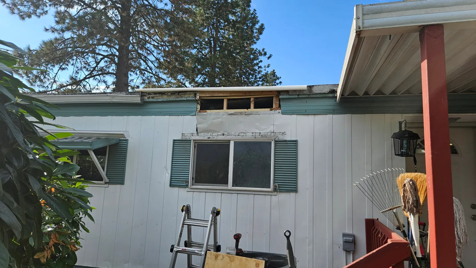 Before: rotted wall and roof edge opened up on a manufactured home